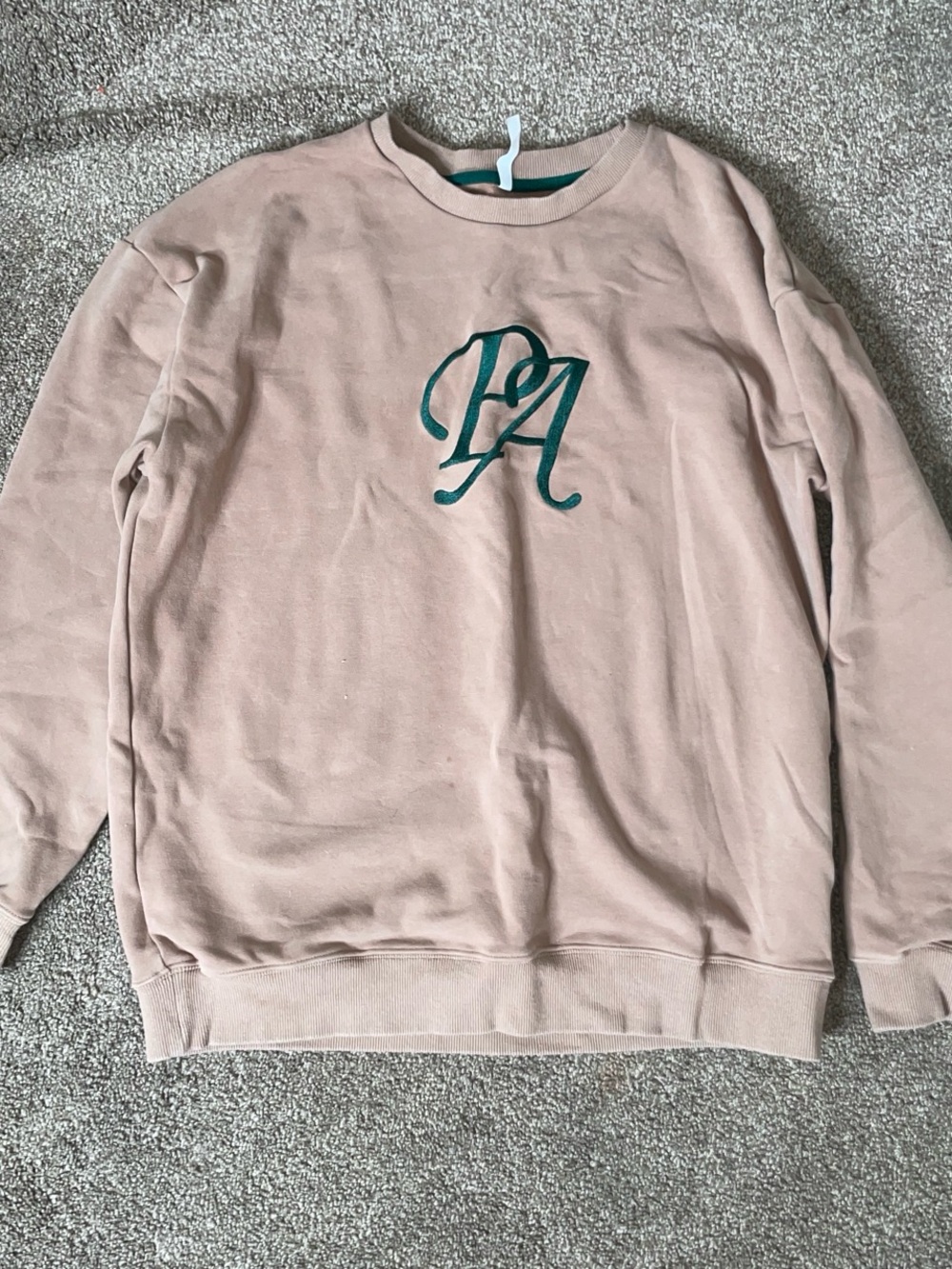 P'tula Crewneck Sweatshirt in Dusty Pink with Green Monogram